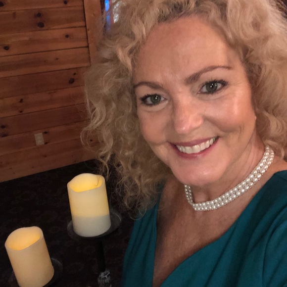 Meet your Posher, Amy - Picture 2 of 2